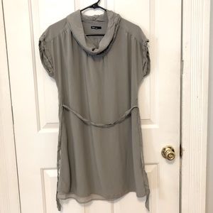 Gap maternity gray shirt dress with cowl neck and ribbon belt, size small.